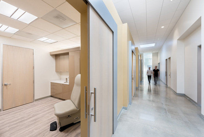 醫(yī)藥公司辦公室過(guò)道裝修設(shè)計(jì)案例效果圖