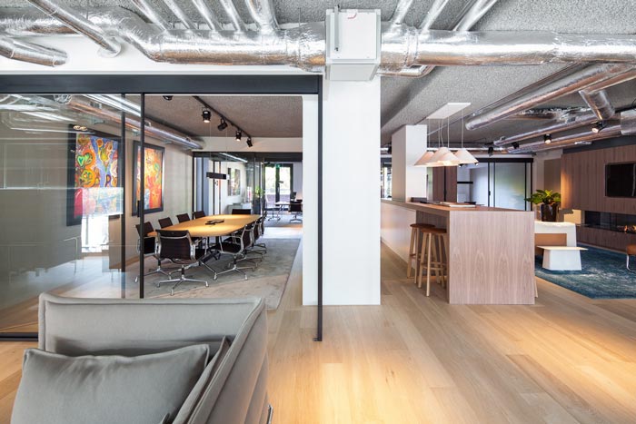 房地產(chǎn)開發(fā)商辦公室會(huì)議室裝修設(shè)計(jì)案例效果圖