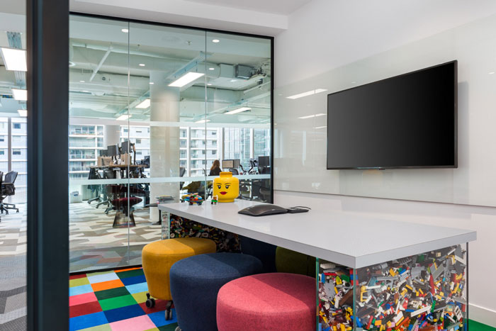 700平方辦公室討論室裝修設(shè)計效果圖