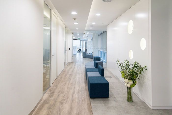 美容公司辦公室過道休息區(qū)裝修設計效果圖