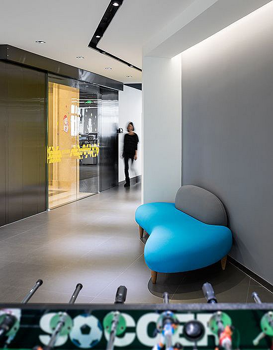 園區辦公室過道休息裝修設計效果圖