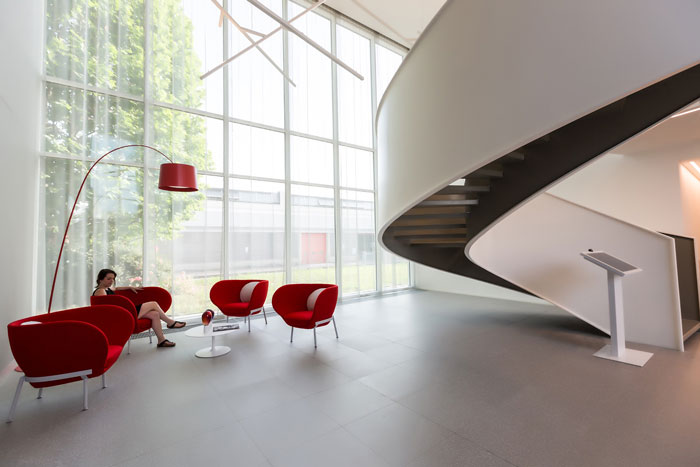 化妝品公司辦公室接待區(qū)裝修設計效果圖