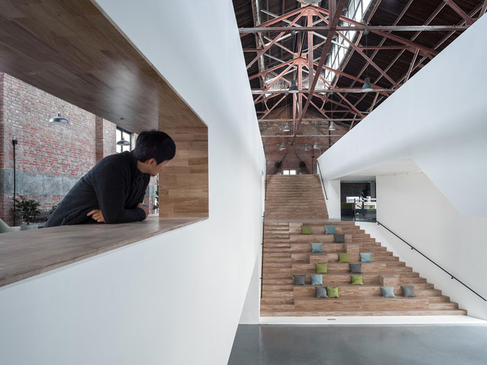廠房改造辦公室樓梯裝修設計效果圖