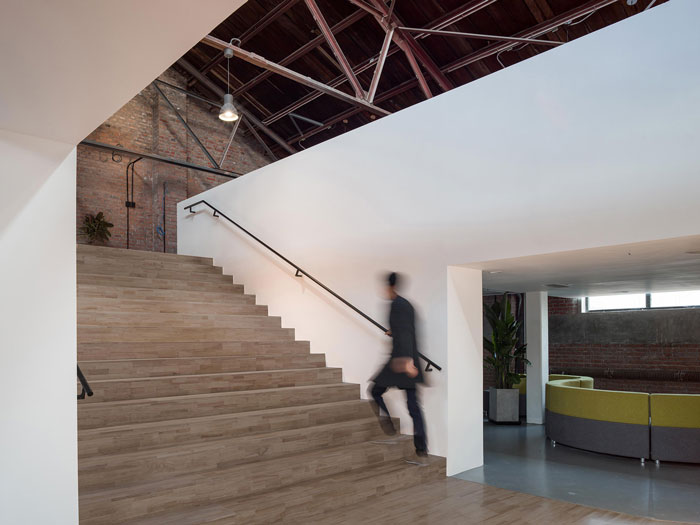 廠房改造辦公室樓梯裝修設計效果圖