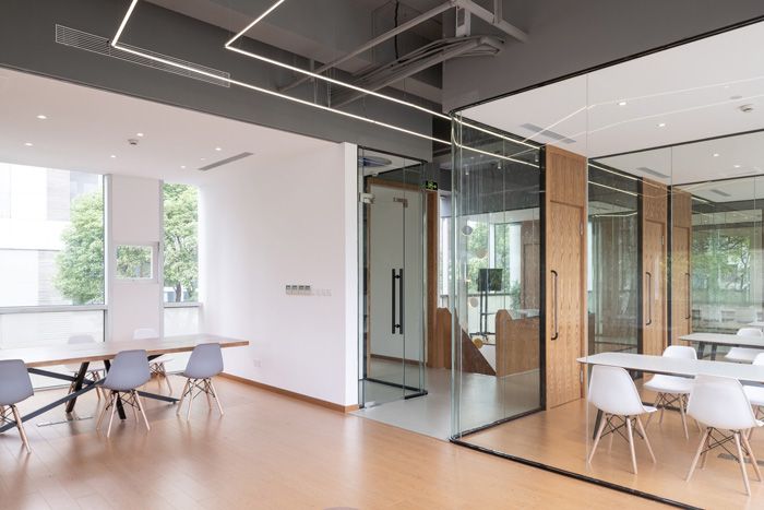 編程培訓(xùn)機構(gòu)教室裝修設(shè)計效果圖