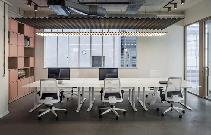 財務公司辦公室辦公區(qū)裝修設(shè)計效果圖