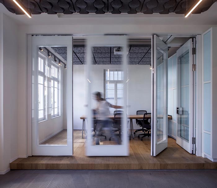 財務公司辦公室會議室裝修設(shè)計效果圖