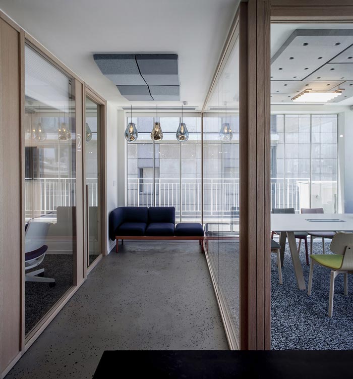 財務公司辦公室過道裝修設(shè)計效果圖